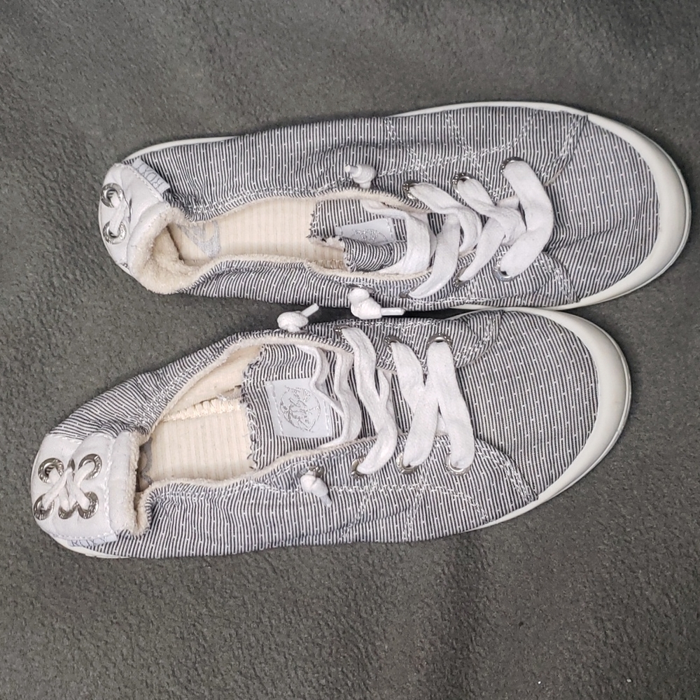 Roxy Black and White stripped Bayshore shoes Size 7